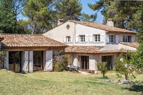 Magnifique Villa 14 p , piscine, jardin, parking