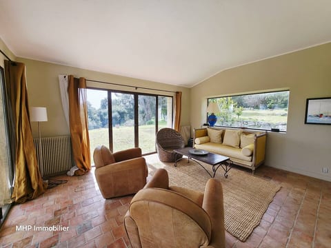 Magnifique Villa 14 p , piscine, jardin, parking
