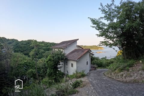 ist villa 05 Affordable Island Villa