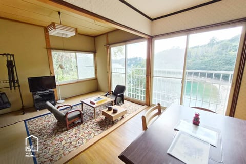 ist villa 10: Retro Seaside, Sleeps 5 image 1