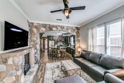 Giddyup Bishop Arts | 3BR | Save & Book Direct!
