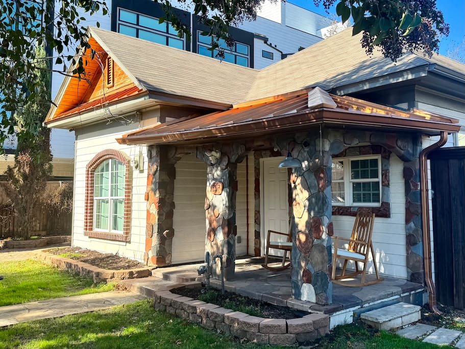 Giddyup Bishop Arts: Book direct and save!