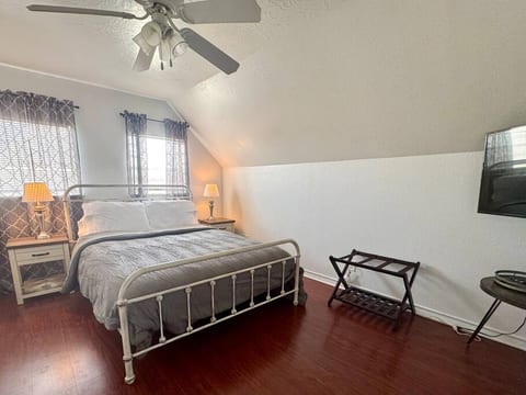 Summit Cottage: 3BR Big Bend Retreat in Alpine, TX