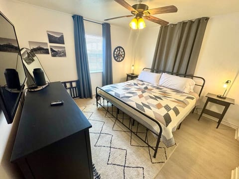 Summit Cottage: 3BR Big Bend Retreat in Alpine, TX