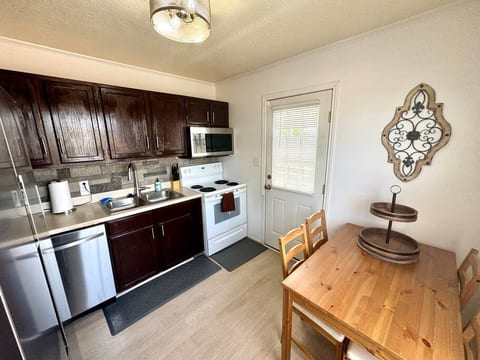 Summit Cottage: 3BR Big Bend Retreat in Alpine, TX