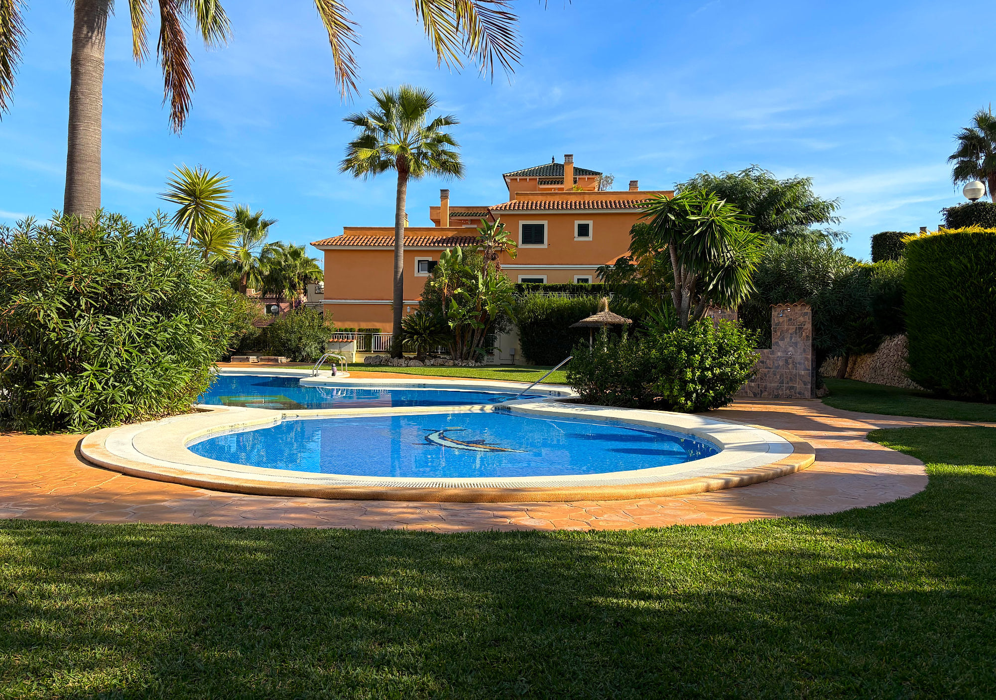 Beautiful family apartment with rooftop terrace & pool