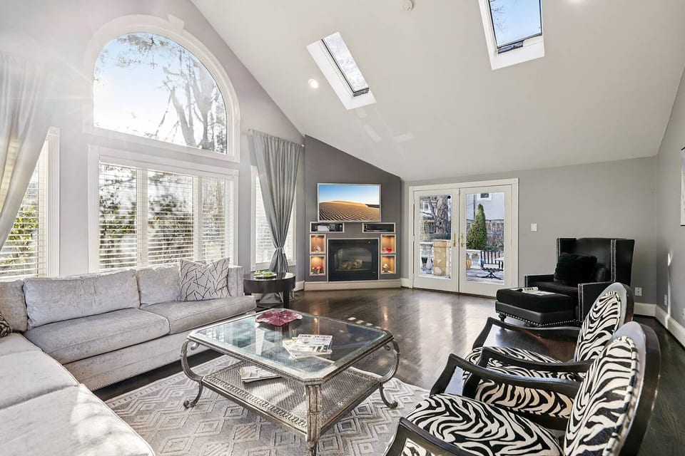 Upscale Bethesda Home • Pool, Piano & Bar - Bethesda