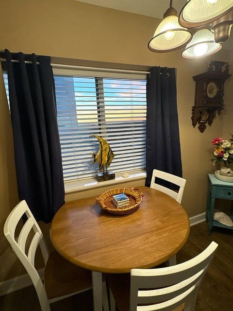 Oceanfront Condo w Pool, 2 Lazy Rivers, Hot tub