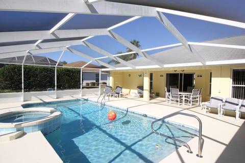 Villa Lovie: Charming 4-bed/3-bath with pool & spa