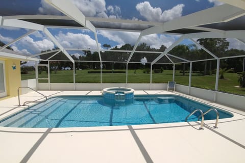 Villa Lovie: Charming 4-bed/3-bath with pool & spa