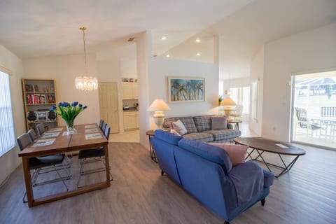 Villa Lovie: Charming 4-bed/3-bath with pool & spa