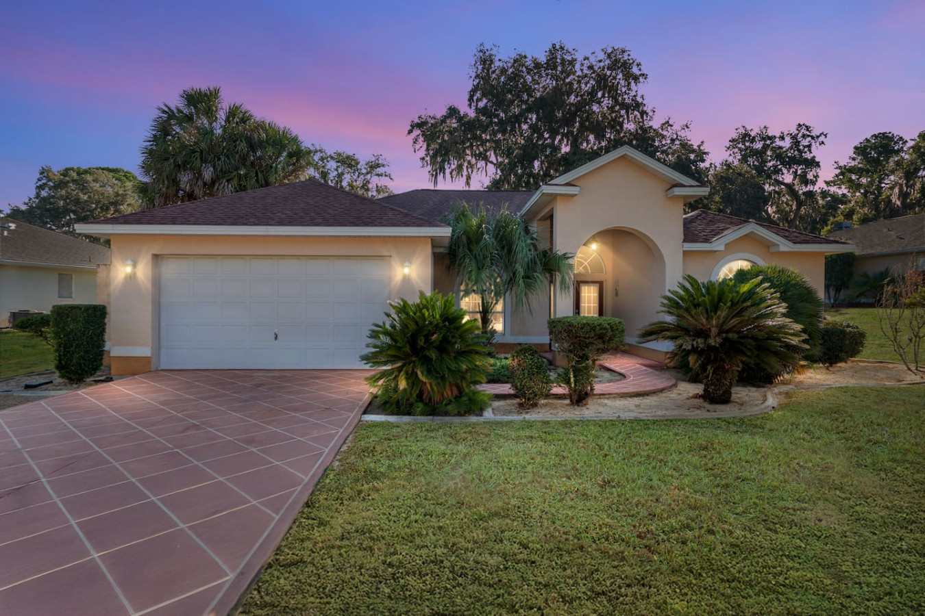 Villa Pearl by night