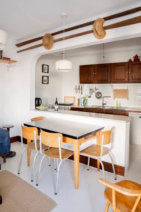 2BR House with garden in Ferragudo - dining area