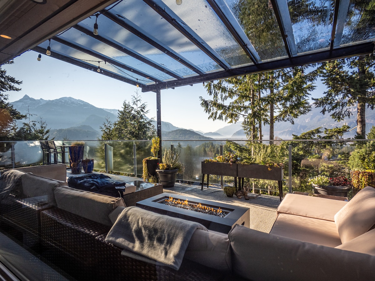 Best view in Squamish! New, quiet, luxurious. image 1