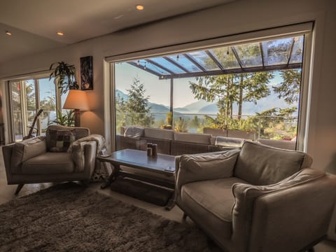 Best view in Squamish! New, quiet, luxurious. image 4