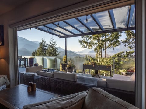 Best view in Squamish! New, quiet, luxurious. image 3