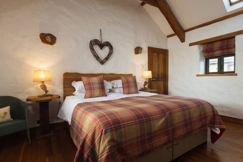 Peaceful Pembrokeshire Farm Cottage with Hot Tub