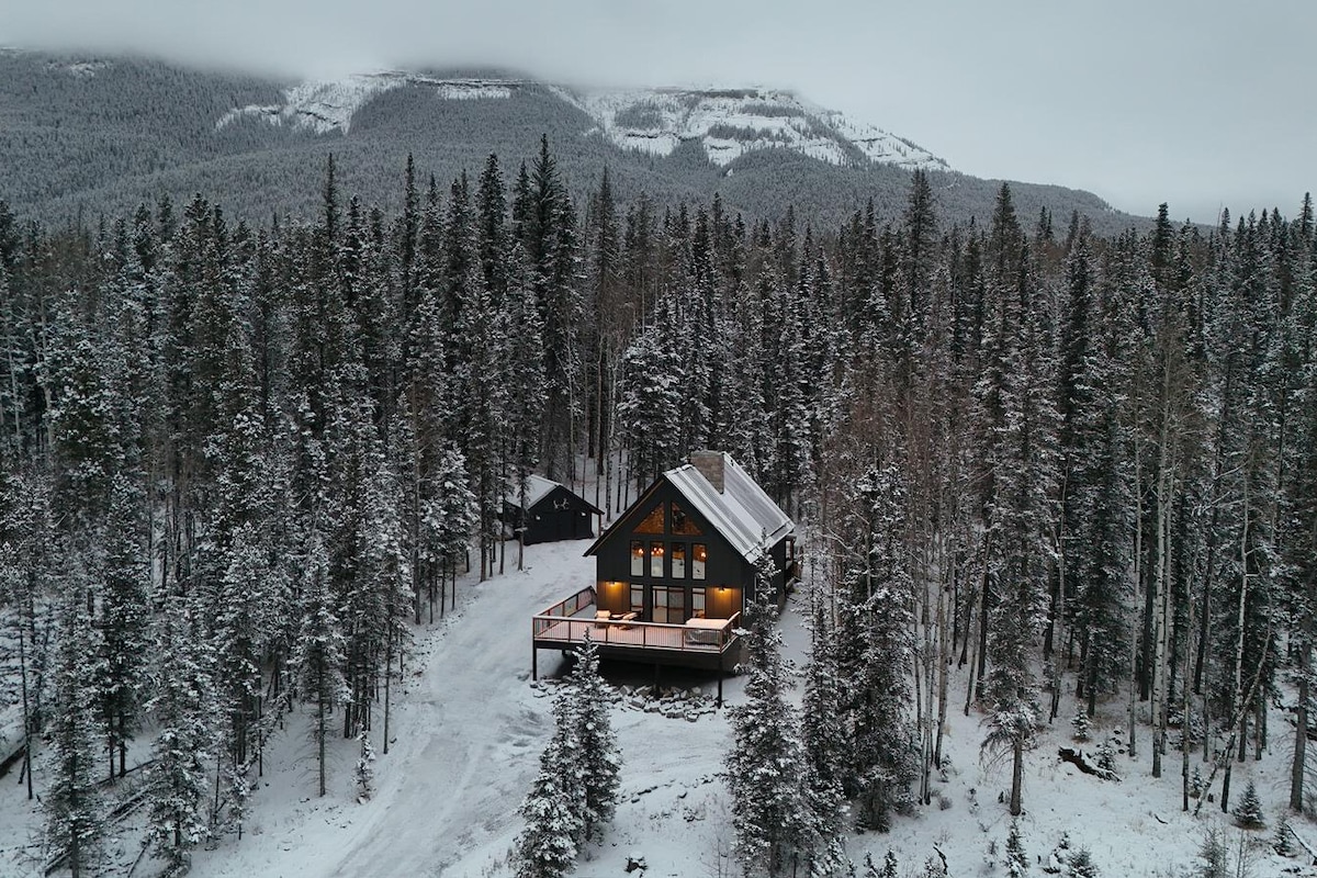 Nordegg Cabin with Barrel Sauna