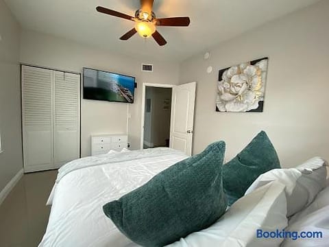 Affordable 2BR by loanDepot Park | Free parking