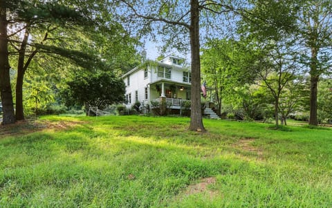 1910 Farmhouse on 6 Acres • VA Wine Country