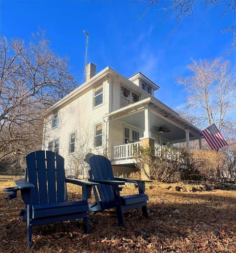 1910 Farmhouse on 6 Acres • VA Wine Country