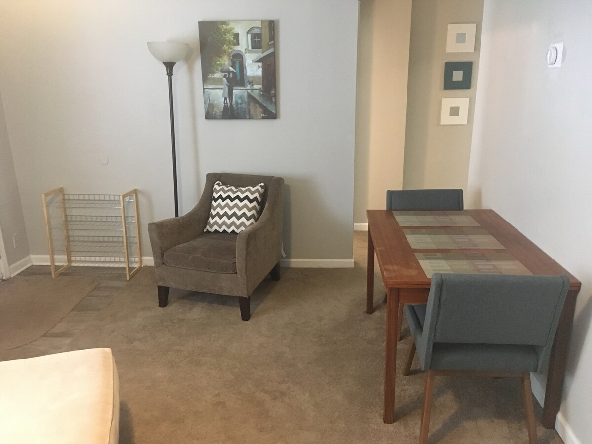 Prvt Multi-Room Apt * Convenient Westside Location image 5 Prvt Multi-Room Apt * Convenient Westside Location