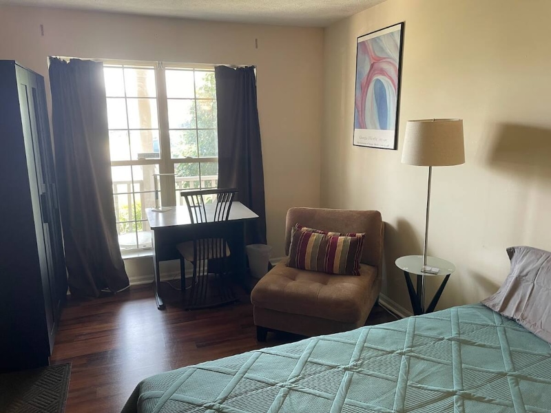 Private Studio, Kitchenette, Shower * Shared House