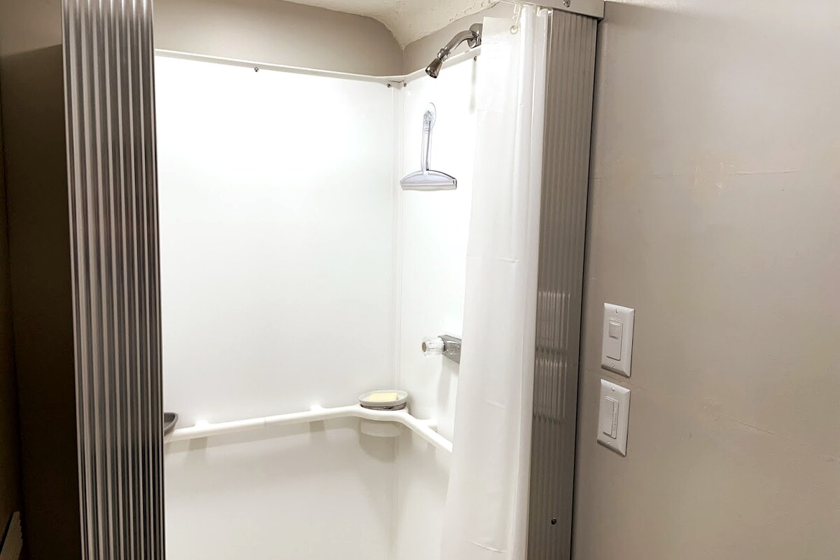 Private Studio, Kitchenette, Shower * Shared House image 4 Private Studio, Kitchenette, Shower * Shared House