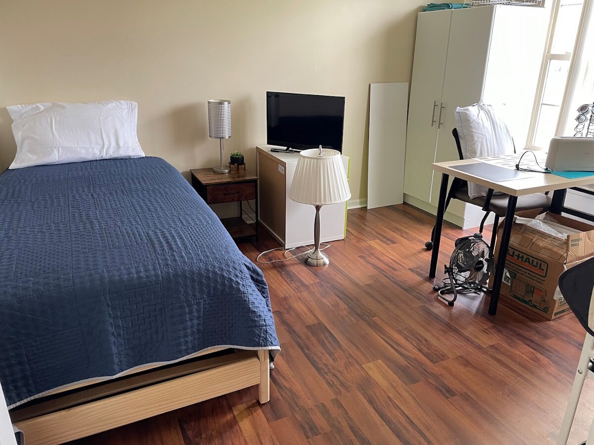 Cozy Private Room w/ Kitchenette image 3 Cozy Private Room w/ Kitchenette