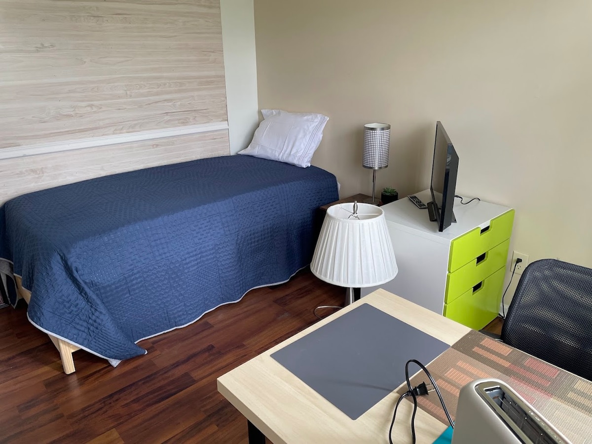 Cozy Private Room w/ Kitchenette image 2 Cozy Private Room w/ Kitchenette