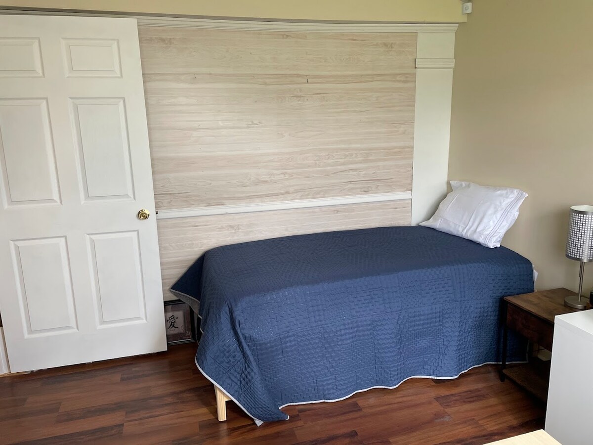 Cozy Private Room w/ Kitchenette image 4 Cozy Private Room w/ Kitchenette