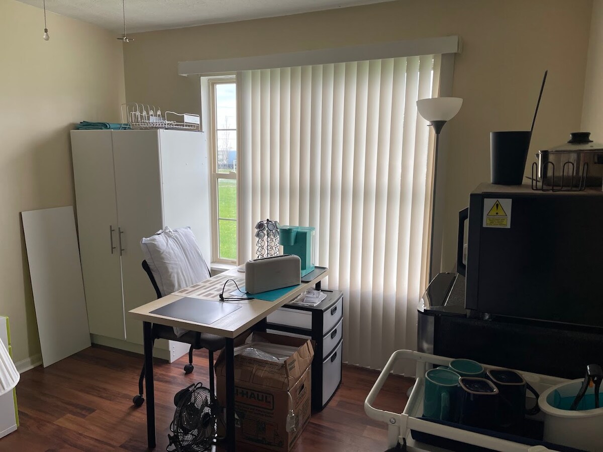 Cozy Private Room w/ Kitchenette