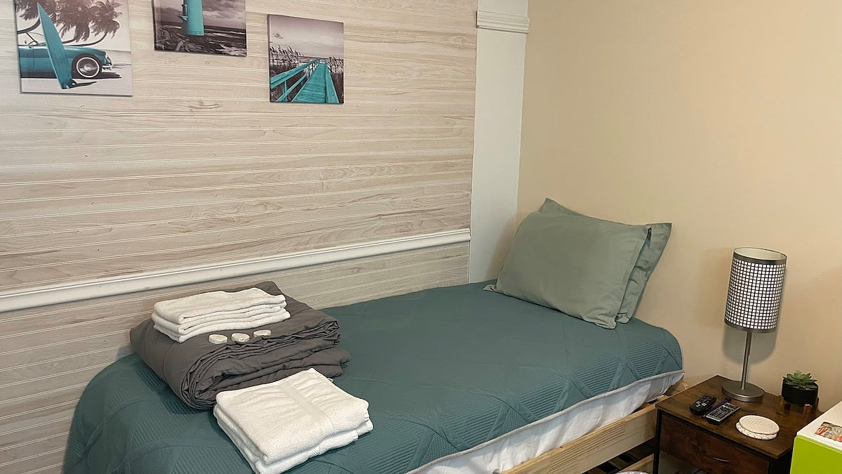 Cozy Private Room w/ Kitchenette