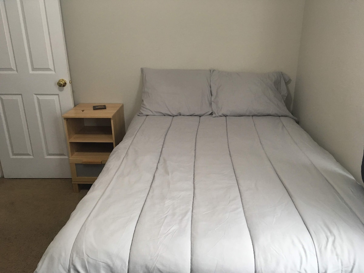 Economical Sleep Room * Comfy * Use of Whole House