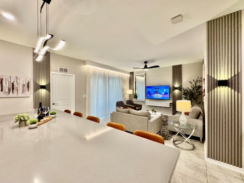 206 Lakeview Magic Stay – Mickey & Stitch Rooms