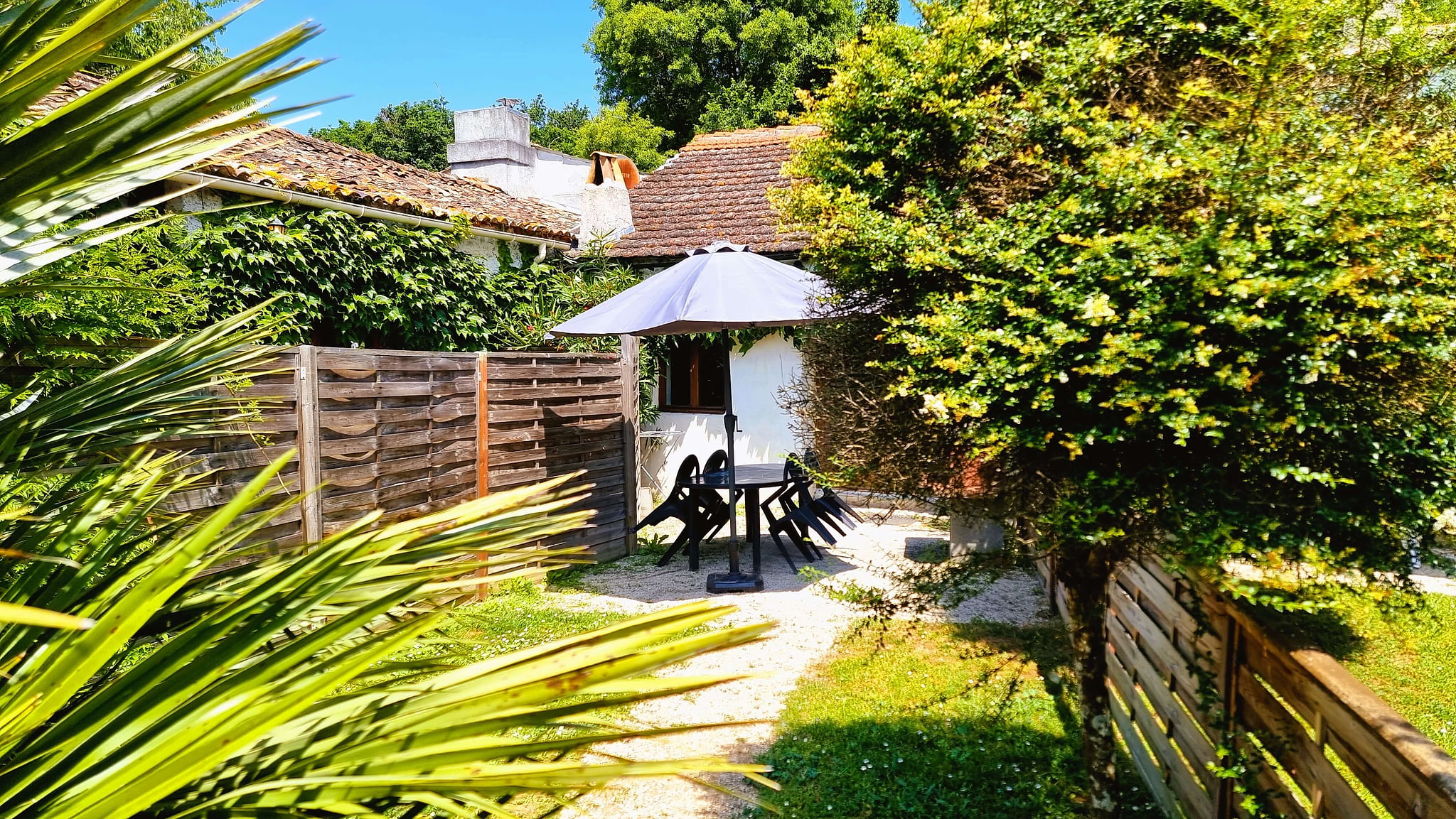 Le Four a Pain 2-Bedroom Cottage