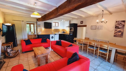 4 bedroom house with private pool
