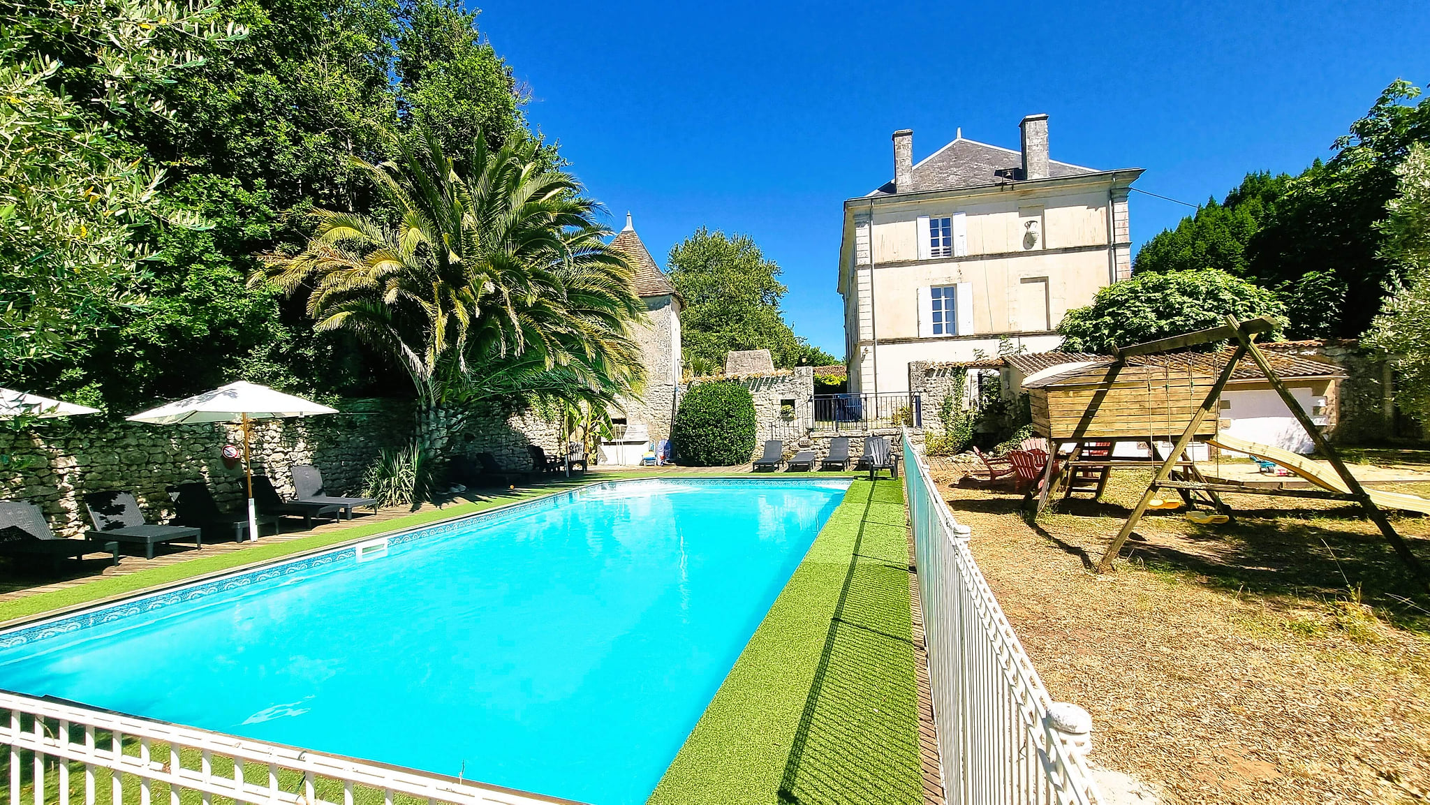 8-bedroom Chateau with private pool