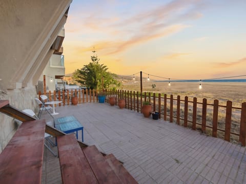 Beachfront House With Stunning Ocean View
