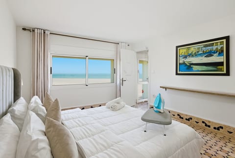 Beachfront House With Stunning Ocean View
