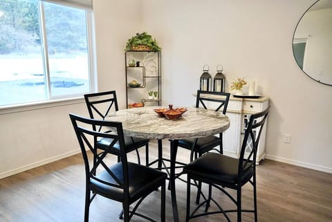 Relax & Recharge • Cozy Spokane Valley Home