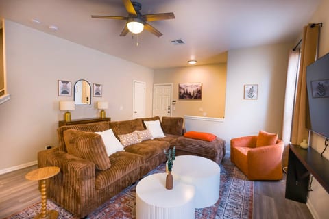 Luxury 4BR getaway near Zilker and COTA