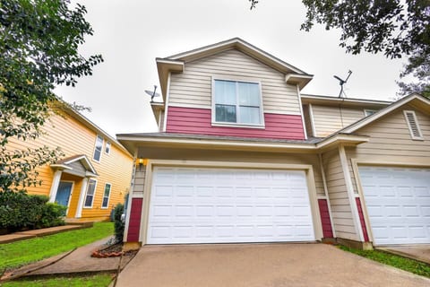 Luxury 4BR getaway near Zilker and COTA