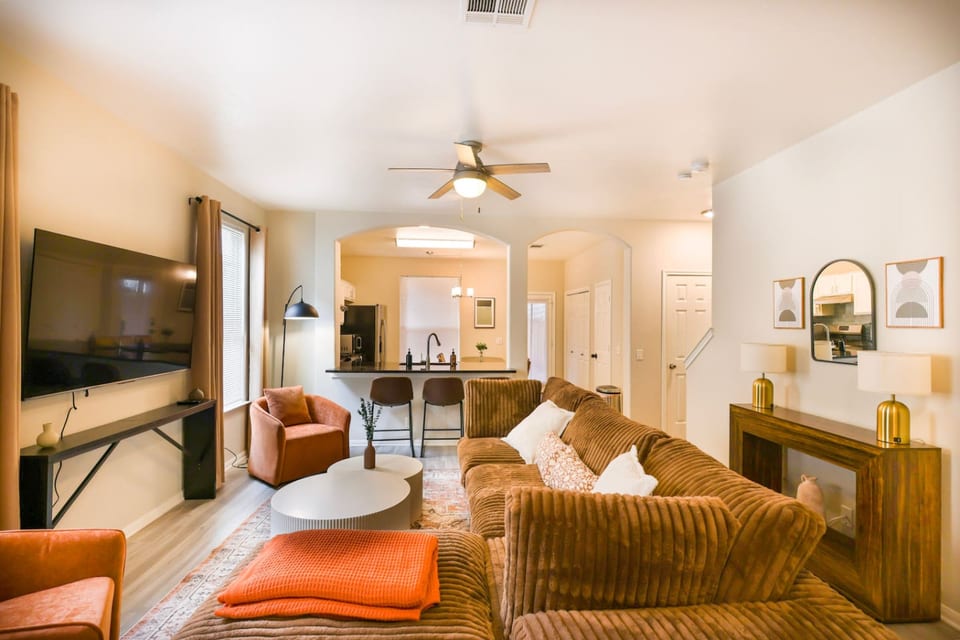 Luxury 4BR getaway near Zilker and COTA - Austin