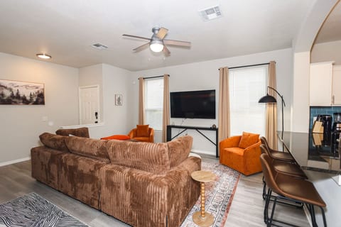 Luxury 4BR getaway near Zilker and COTA