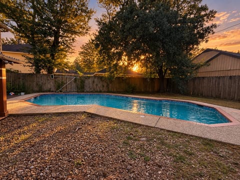 Stylish 4BR Houston Retreat with Pool & Game Room