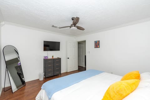 Stylish 4BR Houston Retreat with Pool & Game Room