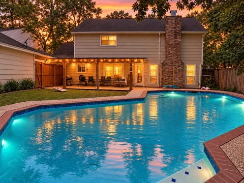 Stylish 4BR Houston Retreat with Pool & Game Room