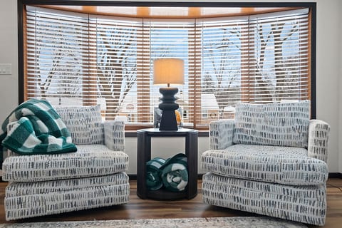 Walk to Lambeau | 3BR w/ Billiards & Bar