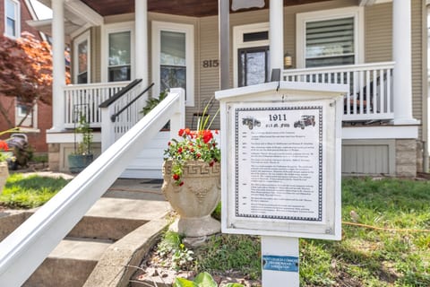 *HotTub* The Jewel on 5th-2br2b-near Historic Main